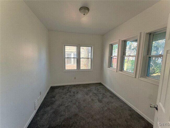 Building Photo - 2611 Midland Ave