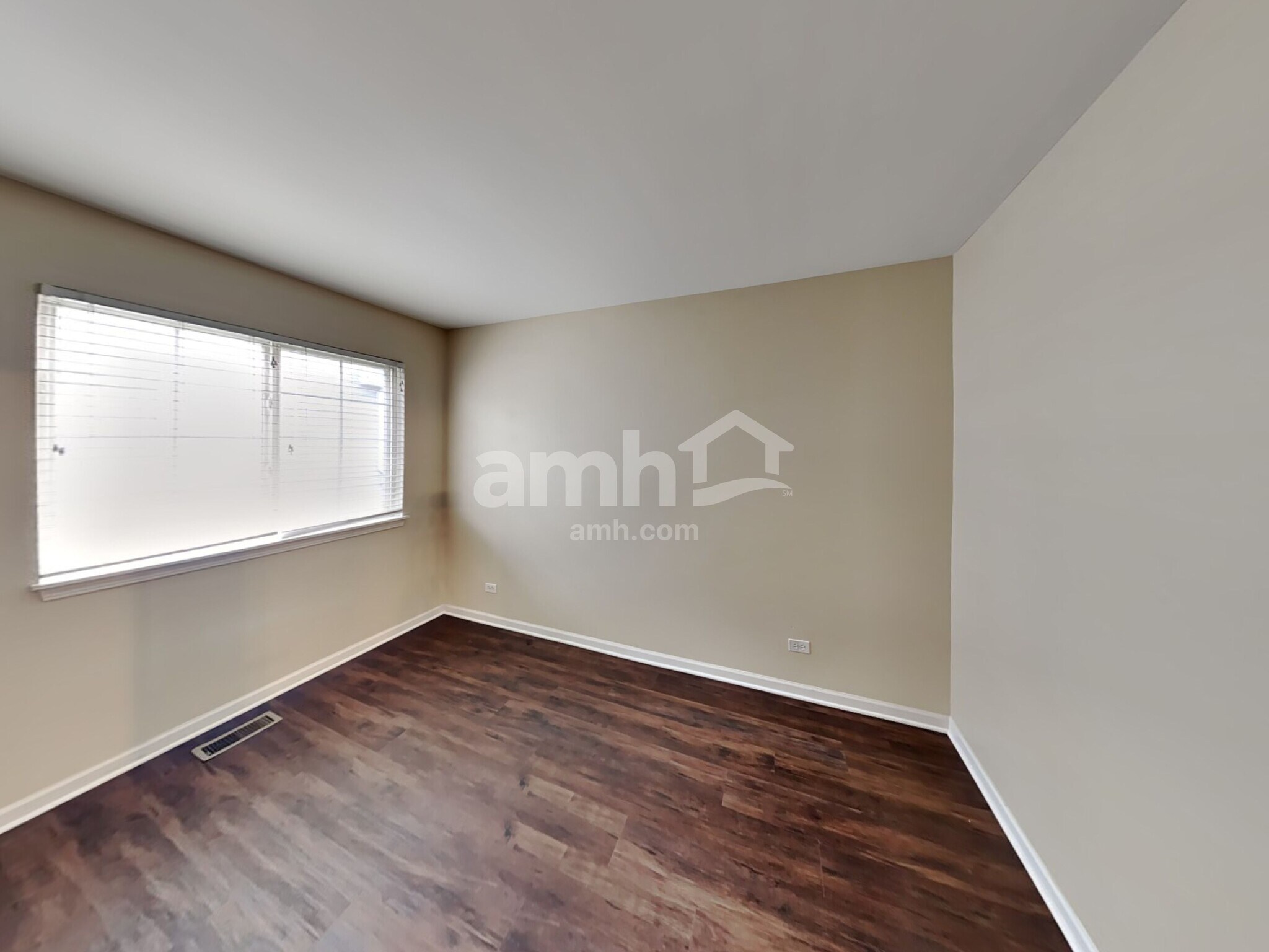 Building Photo - 2670 Spinnaker Dr