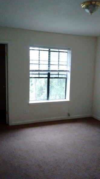 Building Photo - 1102 Verde Dr