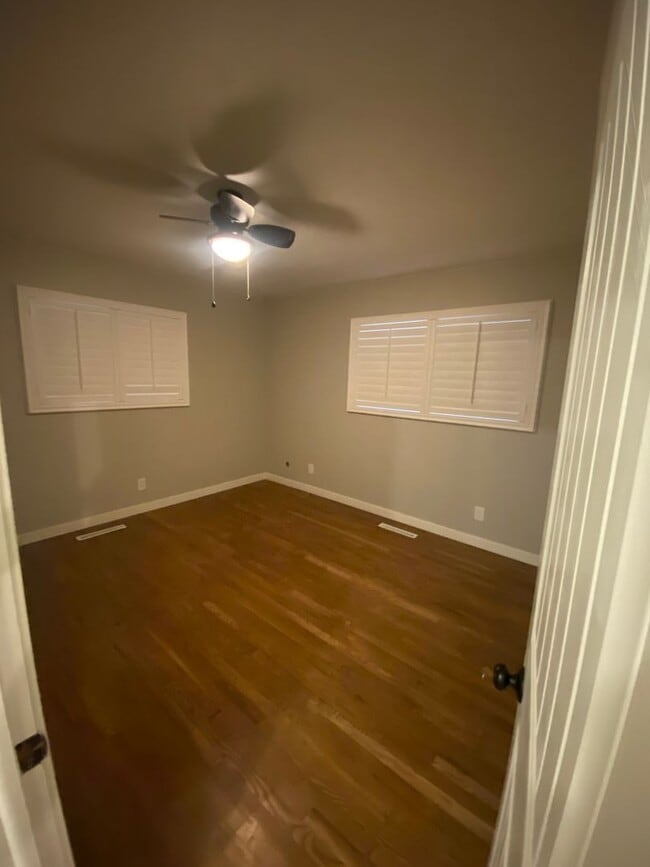 Building Photo - Gorgeous Fully Remodeled 3 Bed 1.5 baths a...