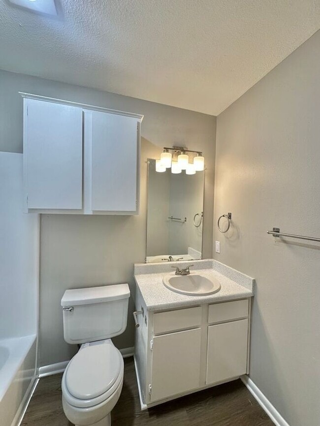 Building Photo - Almost Ready! 2 Bed 2 Bath Apartment in Ce...