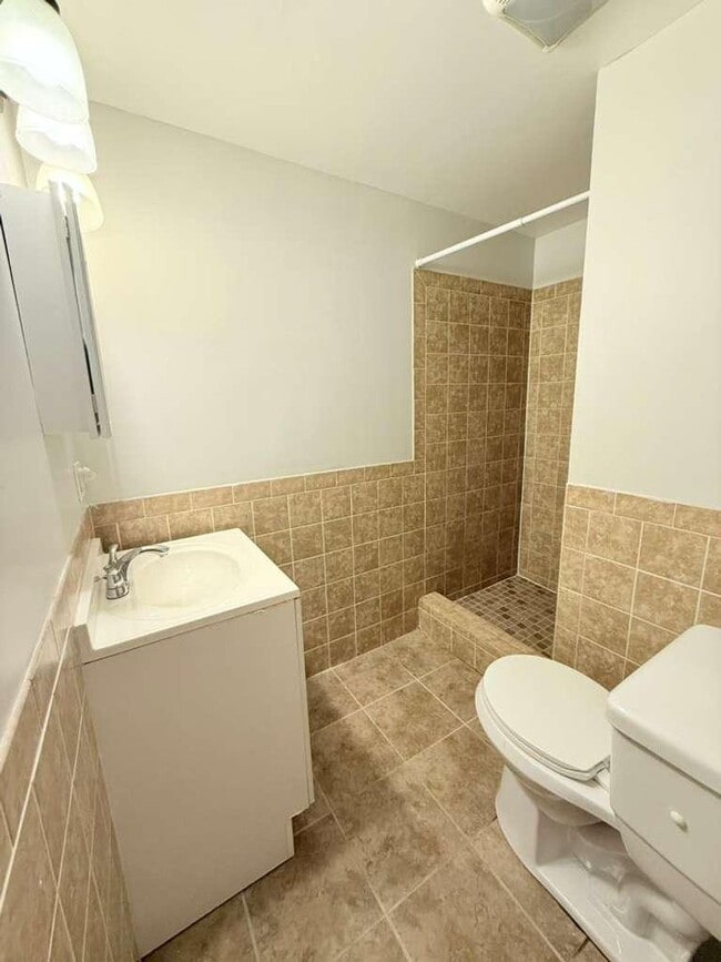 Building Photo - Beautiful UPDATED 4bd 2ba Home in Penn Hills!