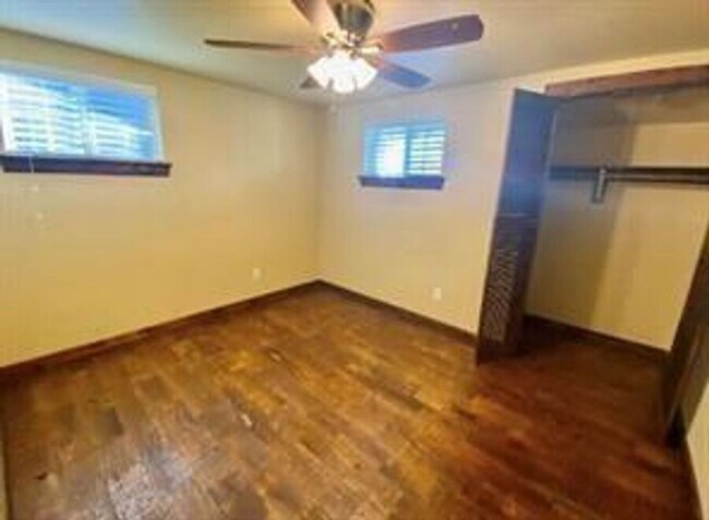 Building Photo - 625 Red Bud Lane-14
