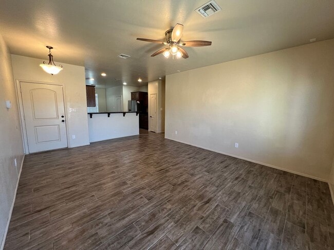 Building Photo - NICE 3 BEDROOM HOME!