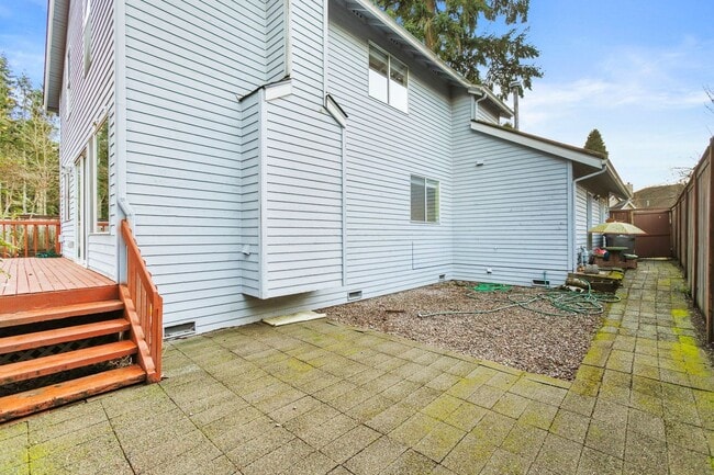 Building Photo - Beautiful 3 Bedroom Home in Bridle Trails