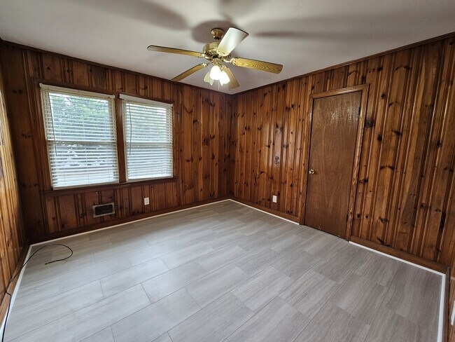 Building Photo - 3 Bristol Dr