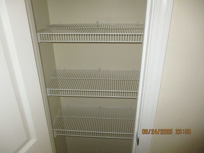 Building Photo - 228 Glade Ln