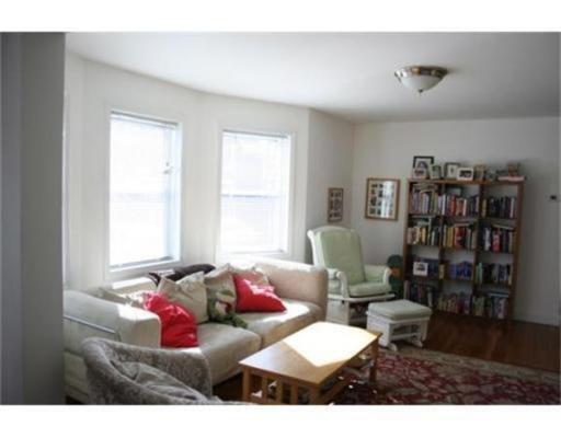 Building Photo - 87 Floral St