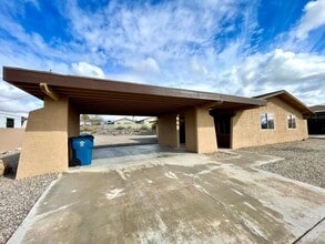 Building Photo - Cute 3 Bedroom Home in Lake Havasu City!- Available Soon!