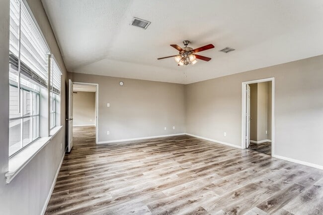 Building Photo - 21902 Willow Shadows Dr