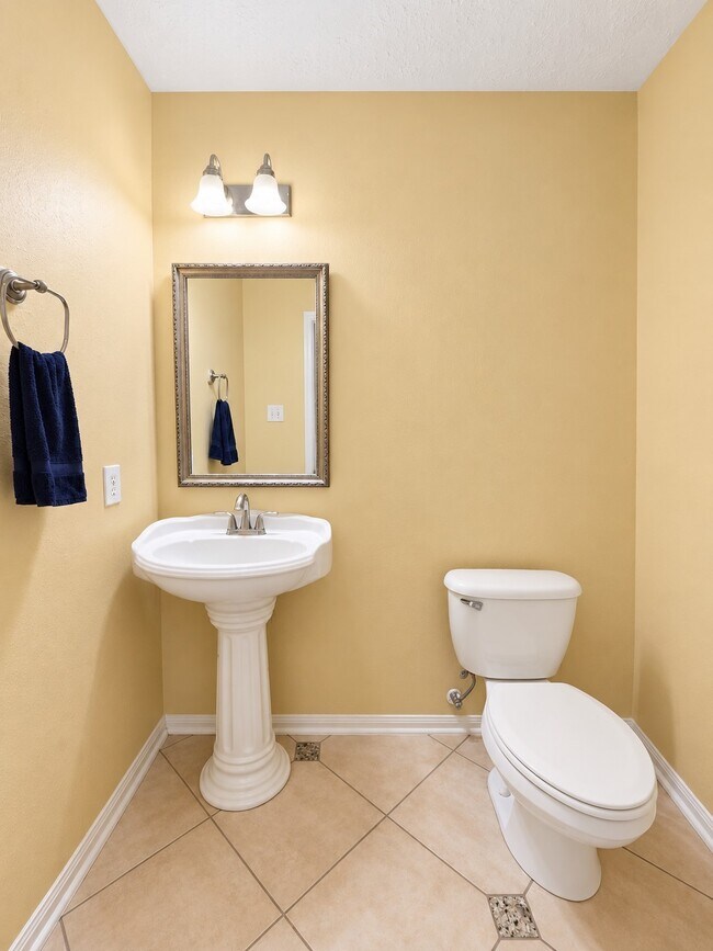 Building Photo - 2610 Parkbriar Ln