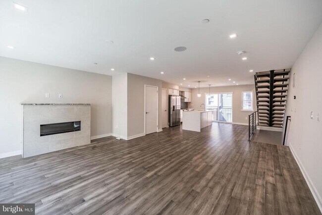 Building Photo - 1442 Hope St