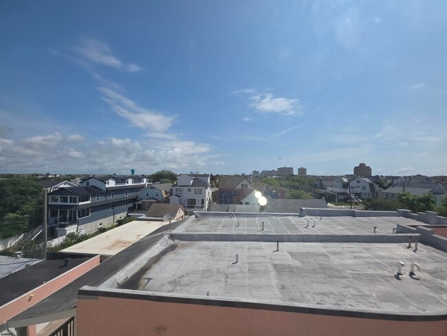 Building Photo - 6215 Ventnor Ave