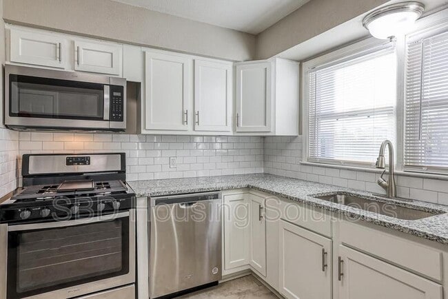 Building Photo - 4811 Martha Truman Rd