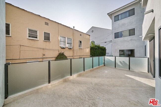 Building Photo - 145 S Maple Dr