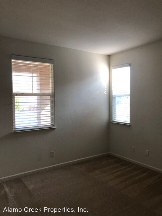 Building Photo - 4 br, 3 bath House - 648 Eldridge Avenue
