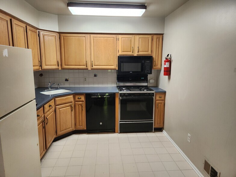 Building Photo - 5102 Austin Ct