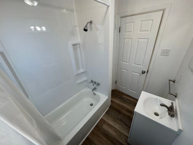 Building Photo - Enormous Completely Updated 4-Bedroom 1-Bath House w/ Flat Yard!!!