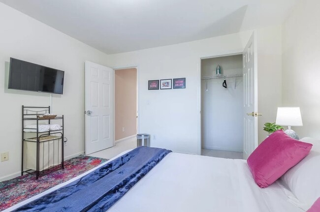 Building Photo - 1702 Clay Brooke Ct SE