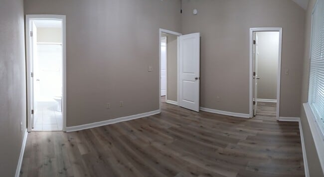 Building Photo - 3 Bed/2 Bath