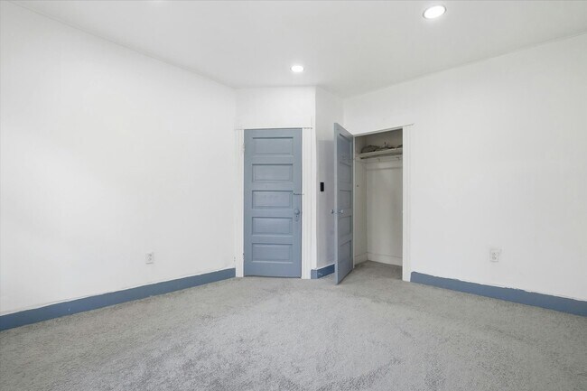 Building Photo - 940 Monroe Ave