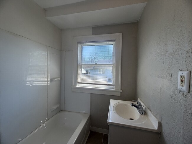 Building Photo - 5801 Wabash Ave