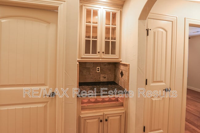 Building Photo - 3505 SW Cranbrook Ave