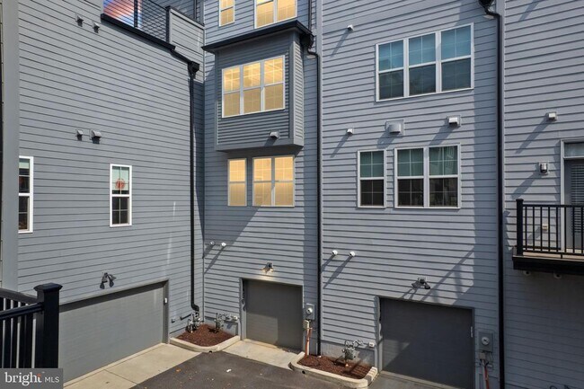 Building Photo - 1862 Michael Faraday Dr.