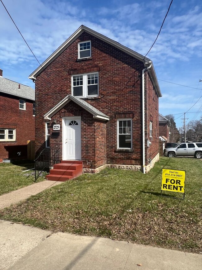 Building Photo - East Side 3 Bedroom House