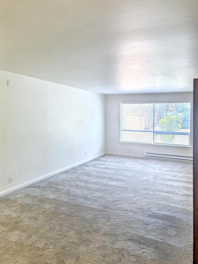 Building Photo - 211 Shore Dr