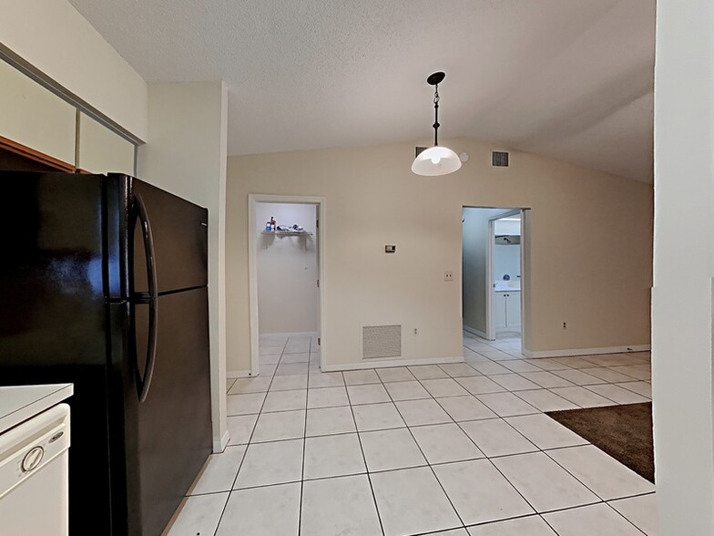 Building Photo - 32819 Blossom Ln