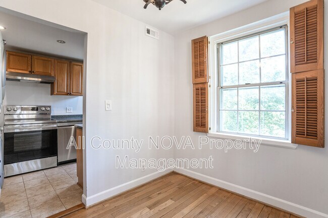 Building Photo - 2925 S Dinwiddie St