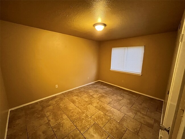 Building Photo - 4906 Deer Point Dr