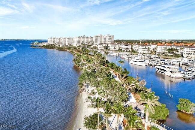 Building Photo - 14871 Crescent Cove Dr