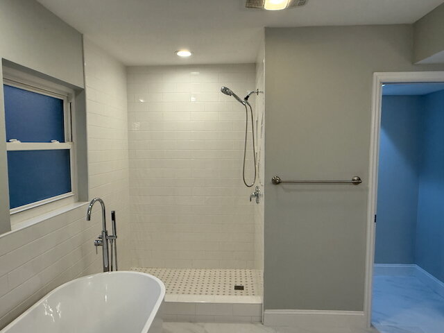 Building Photo - Remodeled Pool Home Located in the Very Desirable Bay Crest Park Waterfront Community