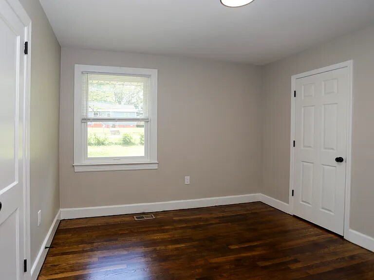 Building Photo - 219 Anderson Dr