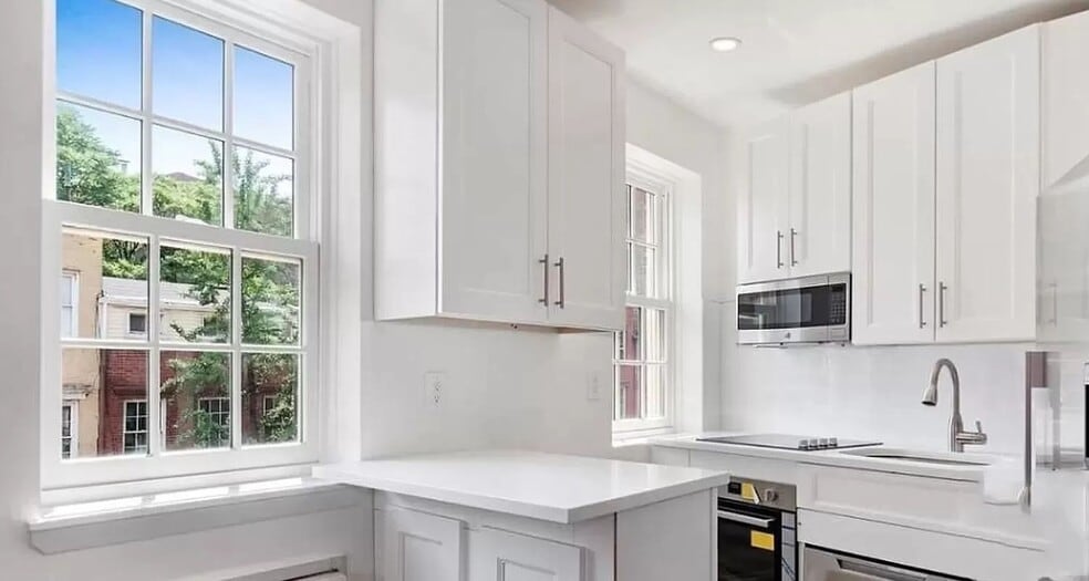 Primary Photo - 316 W 11th St