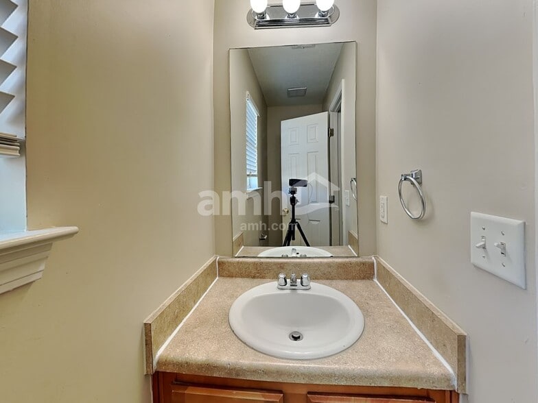 Building Photo - 501 Gonzaga Cir