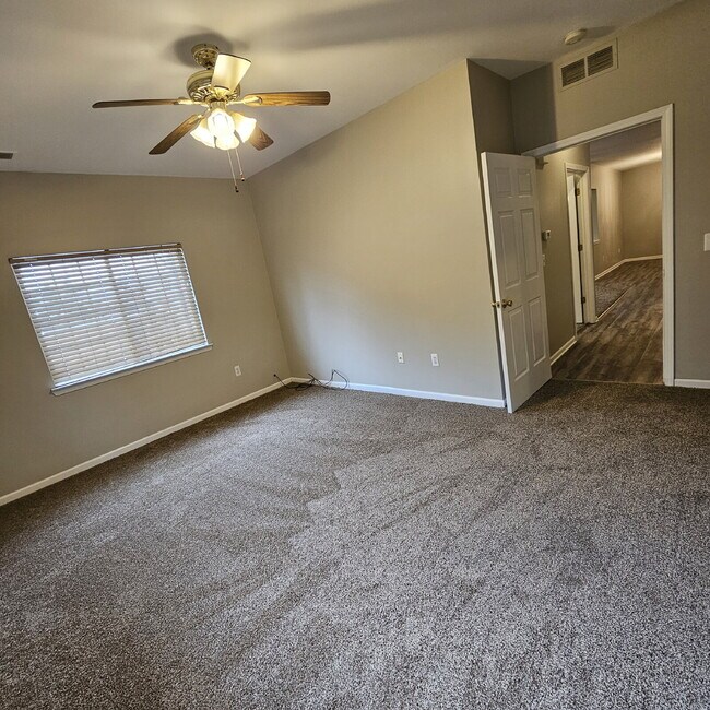 Building Photo - Spacious 2-Bedroom Townhouse with 2 Full Baths, Fireplace & Garage