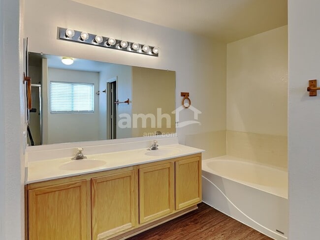 Building Photo - 8947 W Charleston Ave