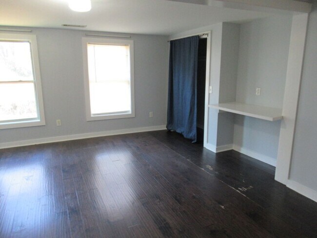 Building Photo - 627 Burson Ave