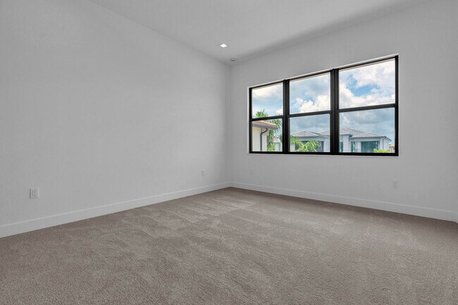 Building Photo - 9523 Riverside Pk Dr