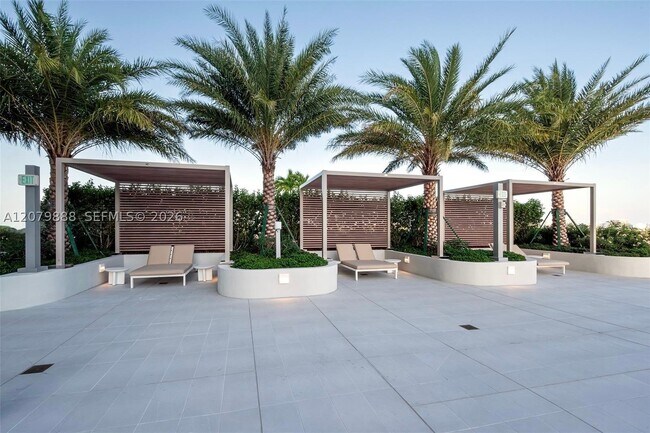 Building Photo - 2411 Laguna Cir