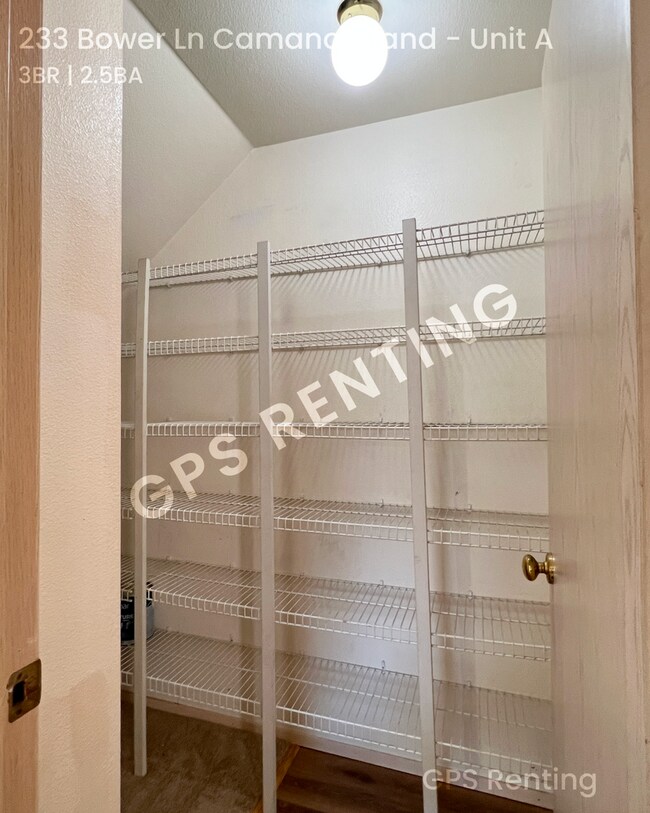 Building Photo - Sunny and Bright Territorial View Home