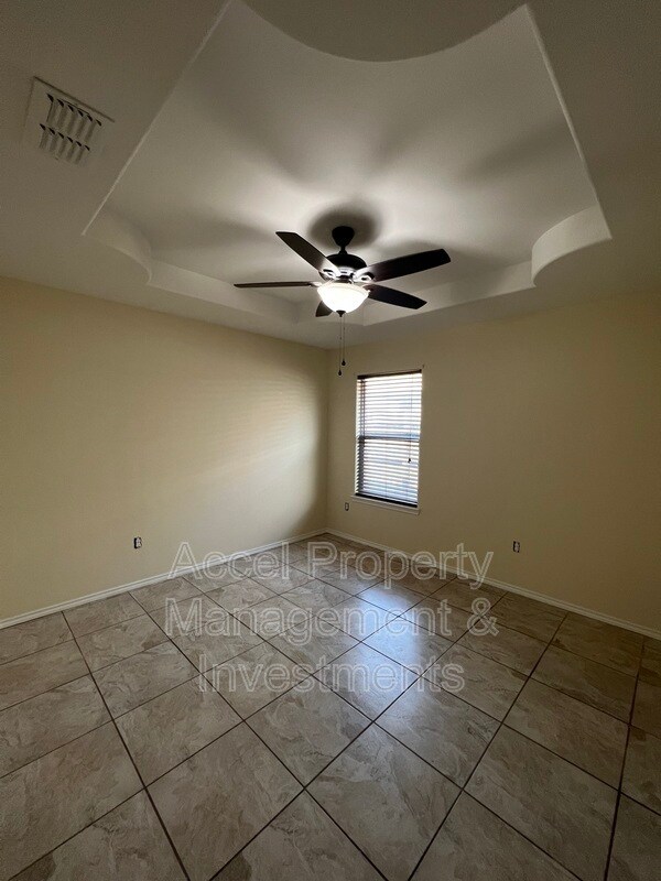 Building Photo - 4516 E Quail St