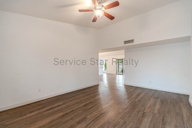 Building Photo - 6409 E Grandview Dr