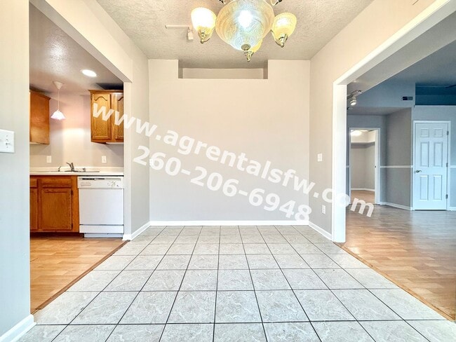 Building Photo - 3 Bedroom House