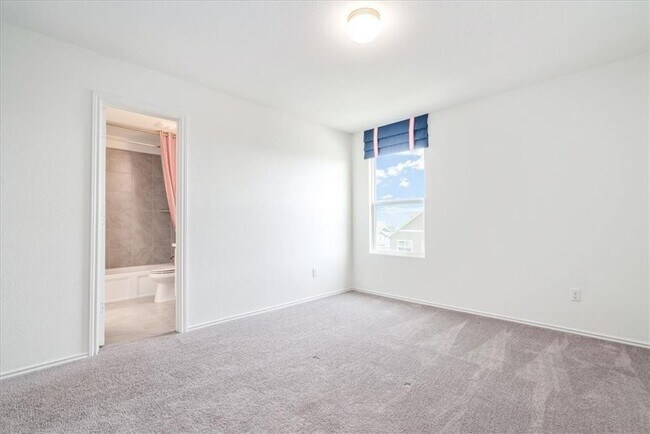 Building Photo - 105 Wind Flower Ln