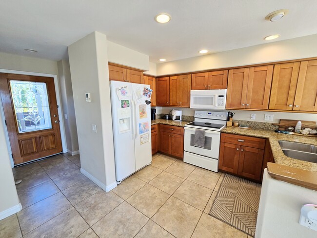 Building Photo - 2070 Oxford Ave