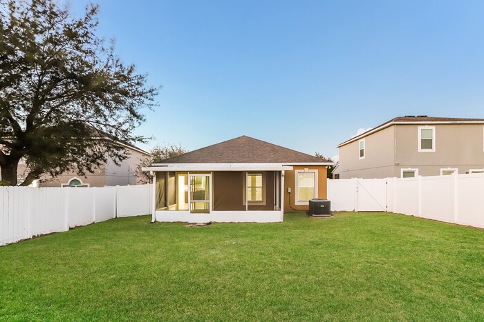 Building Photo - 13221 Waterford Castle Dr